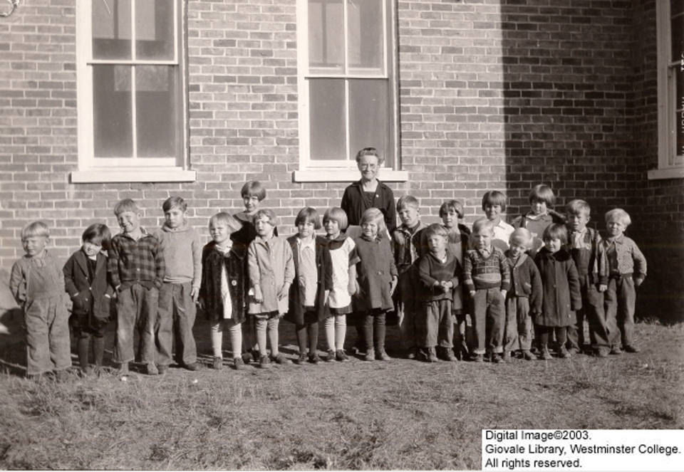 Sarah_Louisa_Conklin_with_School_Children